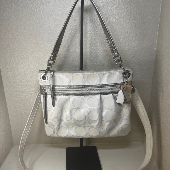 Coach Handbags - Coach Poppy Metallic Signature C's Sateen Jacquard Tote 19131